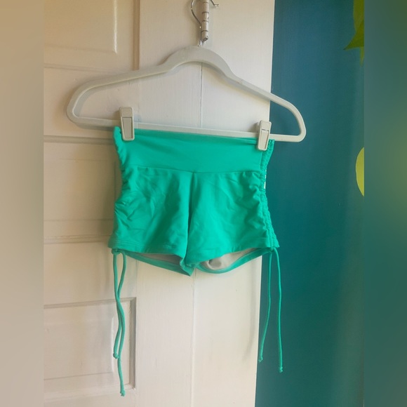 Liquido Active shorts - Picture 1 of 2